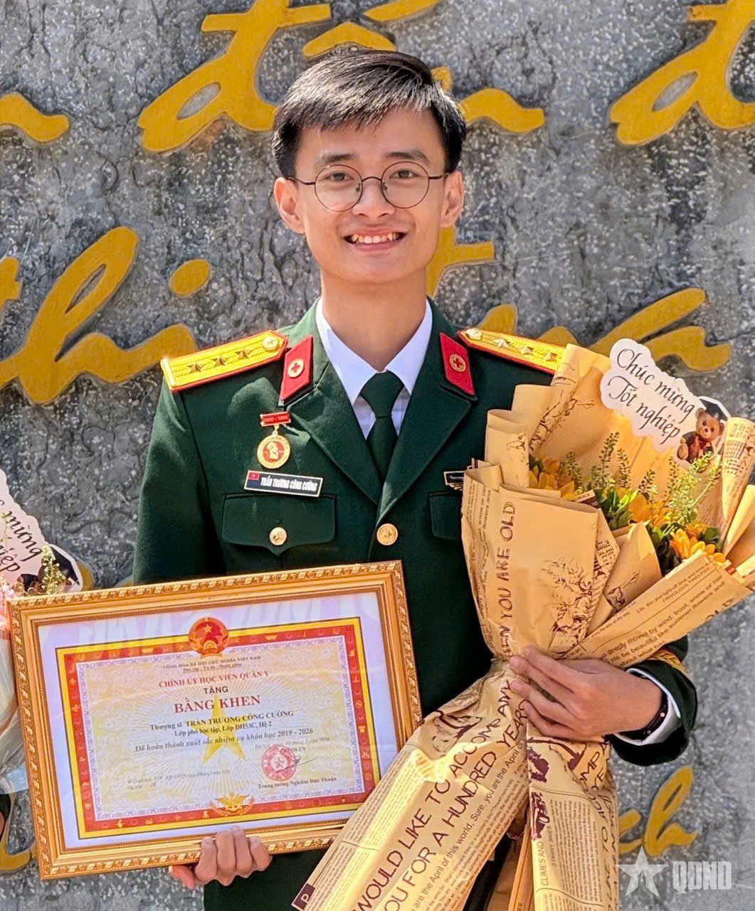 Bản lĩnh thủ khoa Trần Trương Công Cường dưới hai màu áo